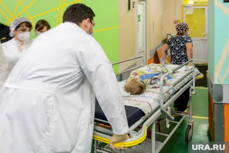 Девочку доставили в больницу