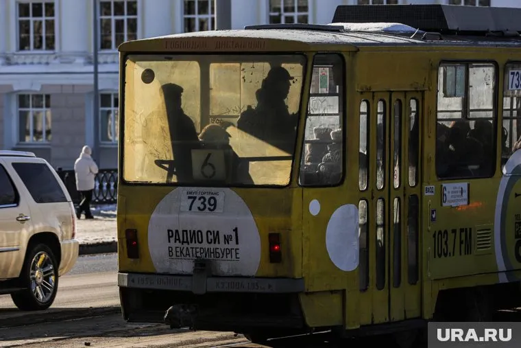 Из-за ДТП с трамваем движение по дороге затруднено