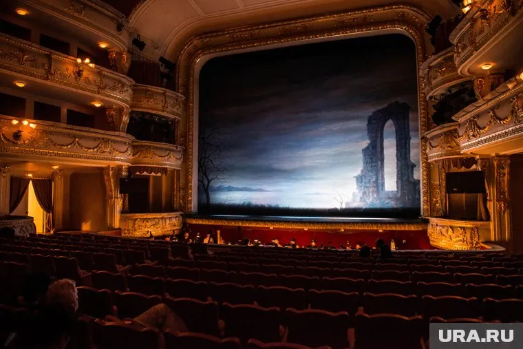 Актер, снявшийся в фильме с российскими звездами, долгое время служил в челябинских театрах