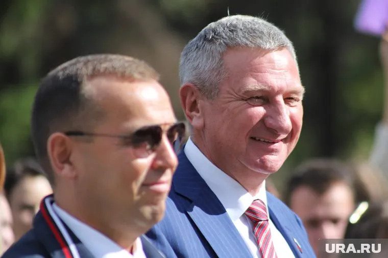 Шумков и Муратов поздравили жителей