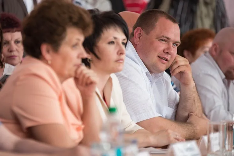 Денис Паслер в Белоярском городском округа: ферма, картофельное поле и заседание в доме культуры