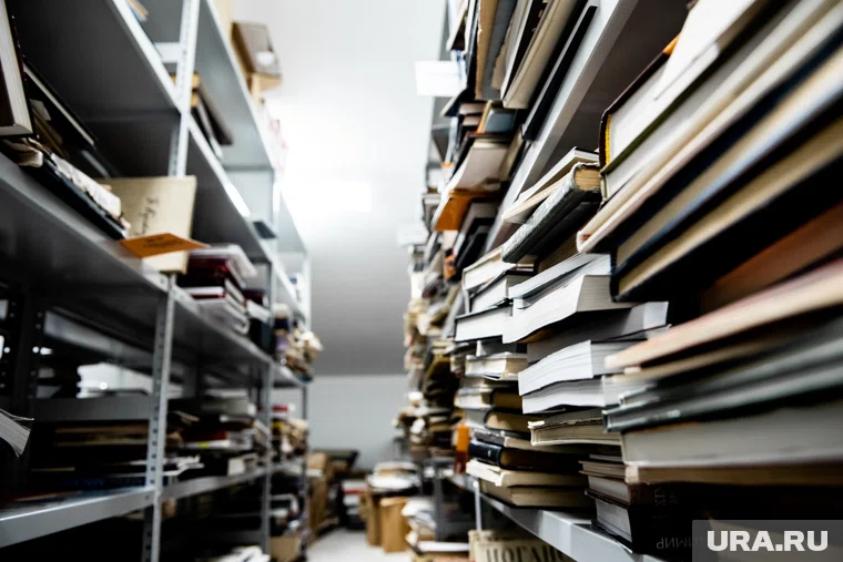 Снимки разошлись по Европе и размещены на обложках книг