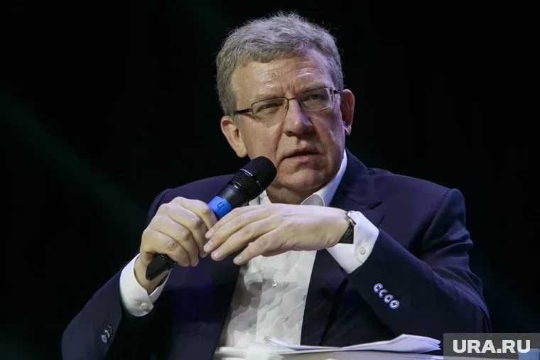 Глава Счетной палаты дал интервью французской газете