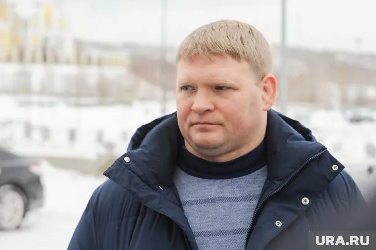 Алексей Текслер на осмотре ремонта колледжа в Карабаше. Челябинск