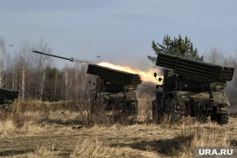 ВС РФ освободили Марьинку, пишет Readovka