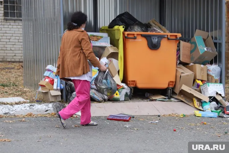 Из-за не вынесенного мусора в помещении будут развиваться патогенные микробы, предупредил врач Тимур Менгисанов