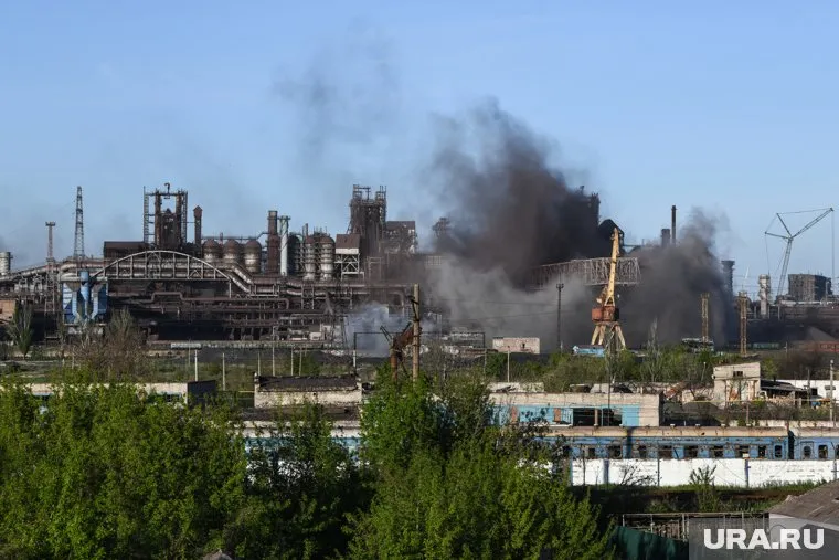 На территории завода «Азвосталь» второй месяц укрываются националисты