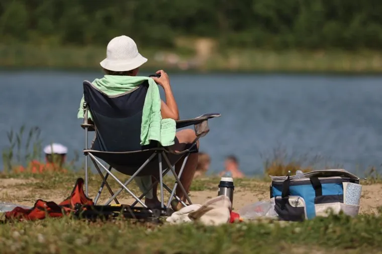 Пляж Голубые озера. Курган