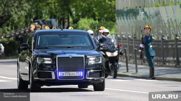 Впервые Путин проехал на отечественном лимузине на церемонию инаугурации