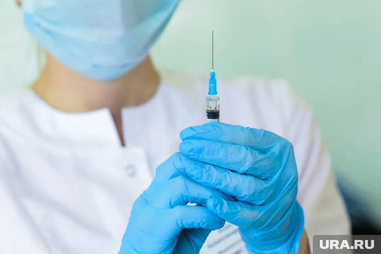 Прививку от инфекции можно сделать в медучреждениях или мобильных пунктах