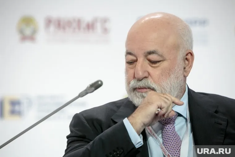 Он пытается договориться с европейскими властями