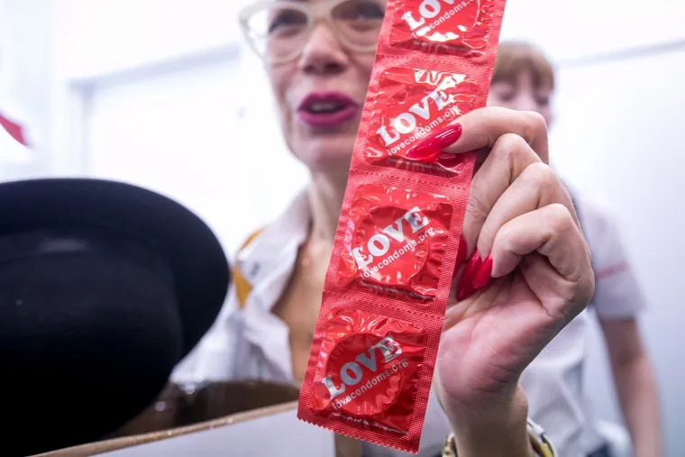 VI Международная конференция по ВИЧ-СПИДу в восточной Европе и Центральной Азии. Москва, презервативы, сбор денег, маслова ирина, побирушки, финансирование закончилось, эпидемия осталась, средства контрацепции