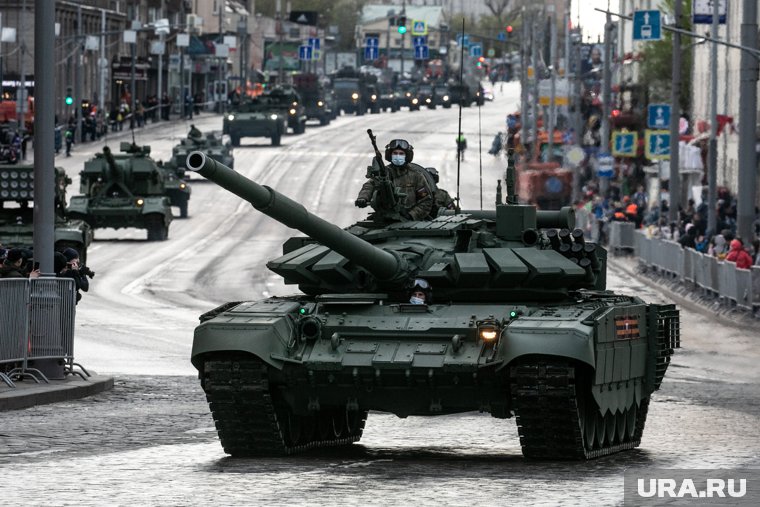 Как рабочий УВЗ поехал за зарплатой на танке