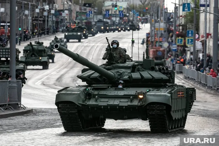 Рабочий, доведенный до отчаяния задержками зарплаты, «угнал» танк (архивное фото)