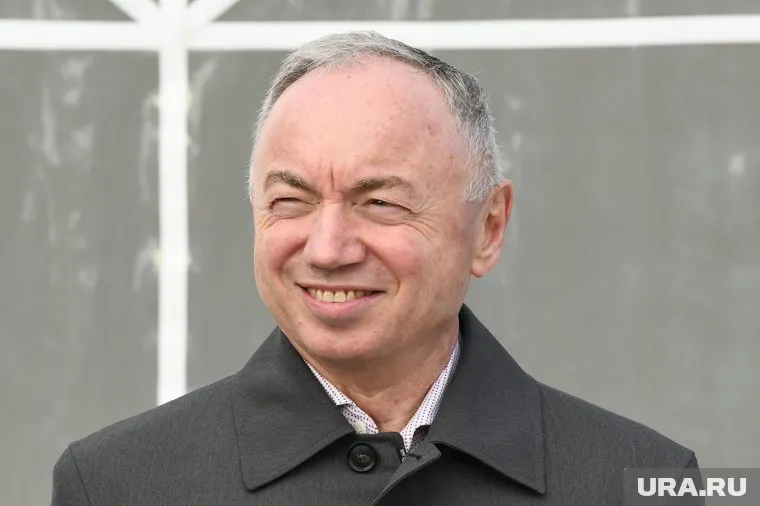 Валерий Ананьев хотел объясниться, но чиновники специально переносили разговор