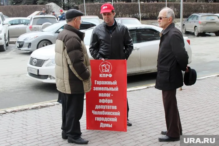 Вступившись за "дедков из гаражей", коммунисты попали в яблочко
