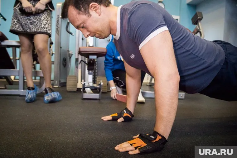 Жители Салехарда совместно отжались 28738 раз