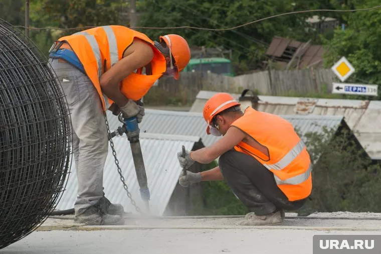 Рабочие АО «Ямалавтодор» обратились к губернатору с просьбой помочь наладить отношения с директором