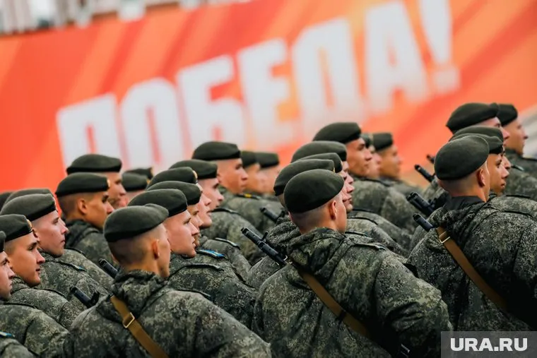 Свои поздравления бойцы записали на видео