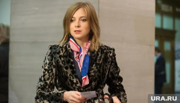 Поклонская удивила строгим костюмом и сумкой Fendi