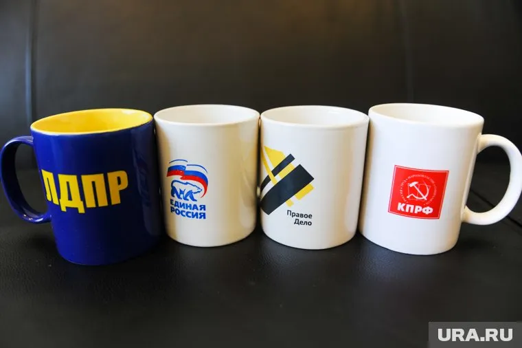 Партия власти время от времени должна меняться, убеждены россияне