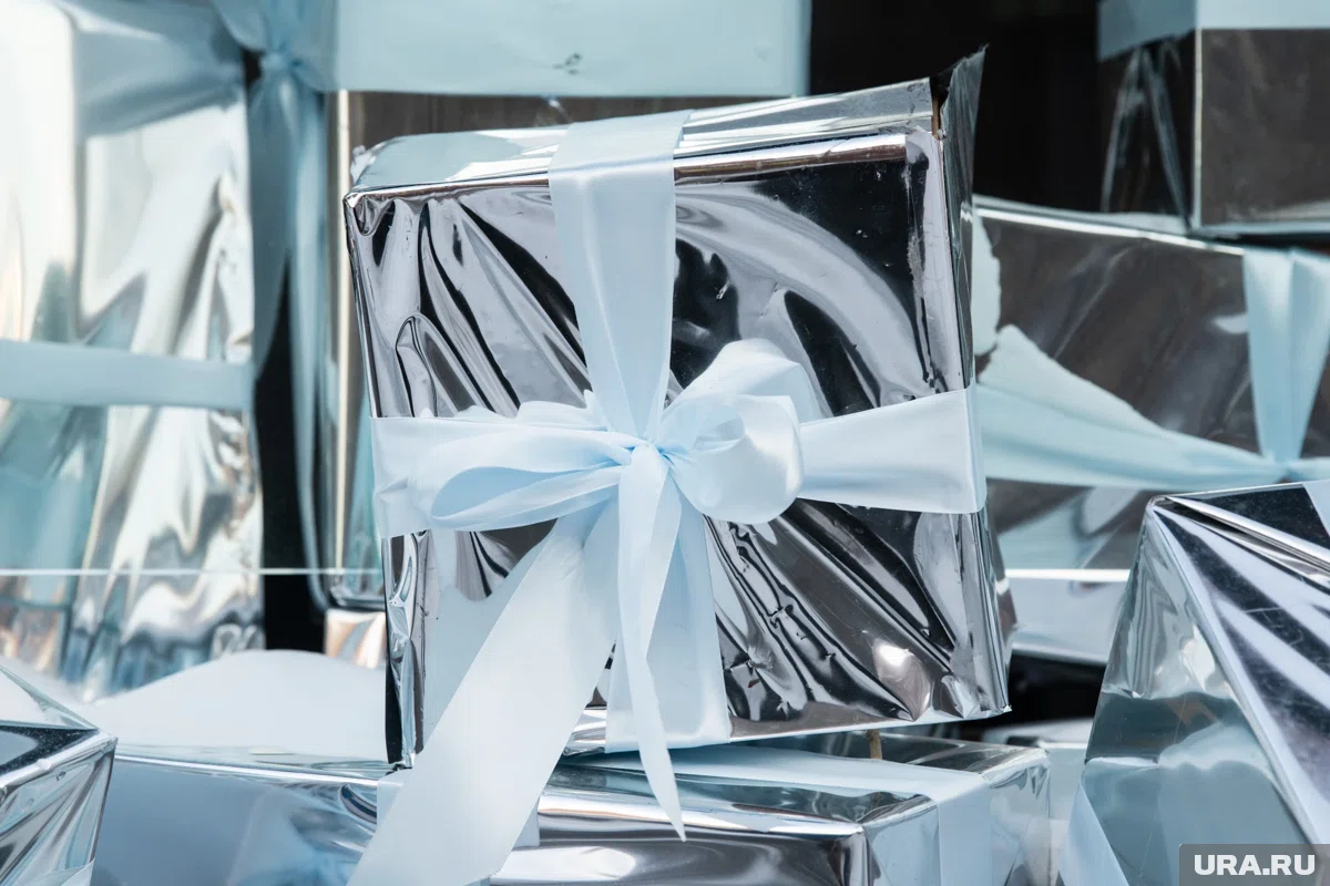 Югорчане активно закупают подарки на День матери 