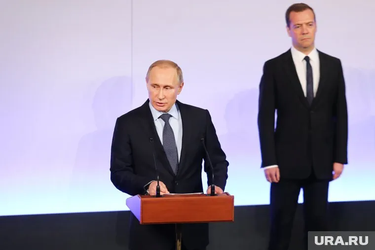 Владимиру Путину готовят доклад о том, кто, кроме него может помочь «Единой России» победить на выборах в Госдуму