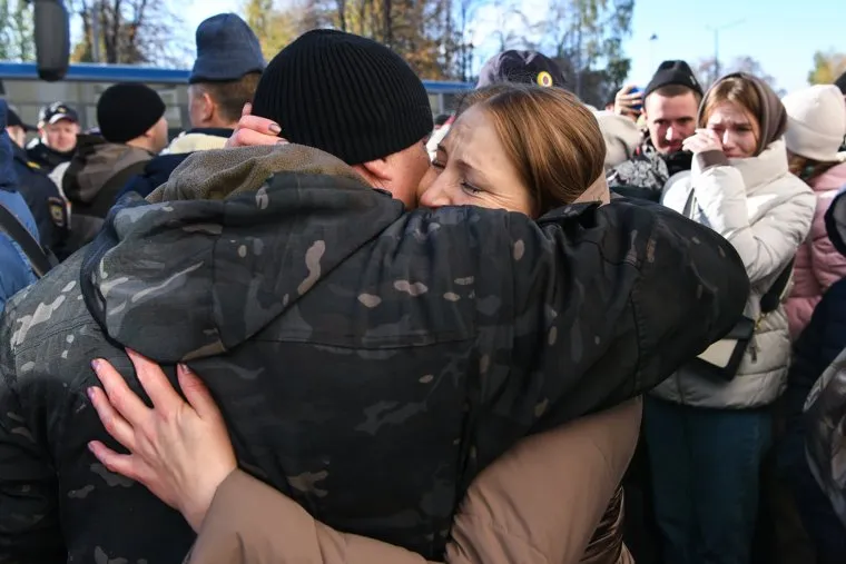Отправление мобилизованных свердловчан из ДК Металлург. Свердловская область, Верхняя Пышма