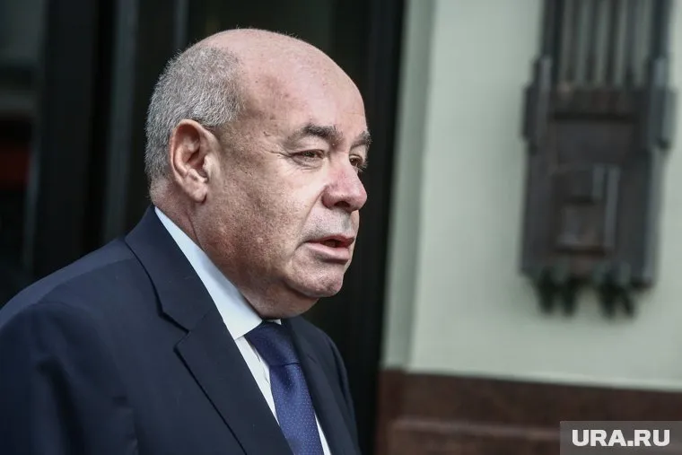 Михаил Швыдкой отметил, что к тем, кто покинул РФ из-за бытовых проблем и не выражал антироссийскую позицию, будет применяться иной подход