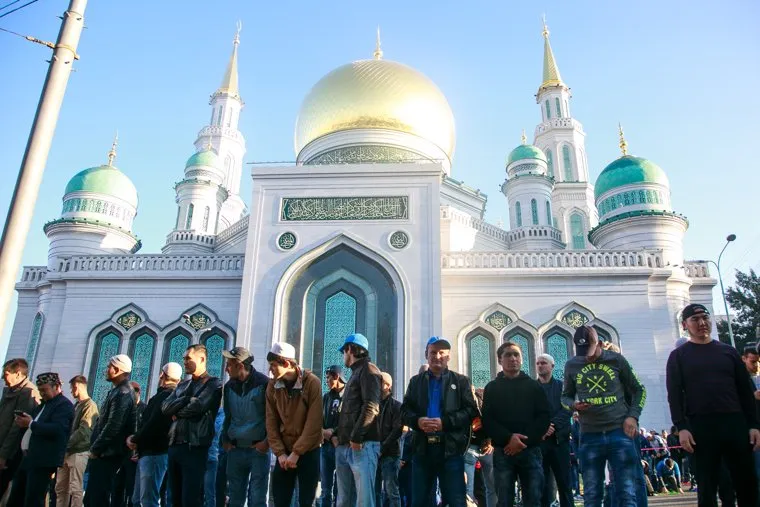 Праздничный намаз в Курбан Байрам у Соборной мечети. Москва, мусульмане, соборная мечеть