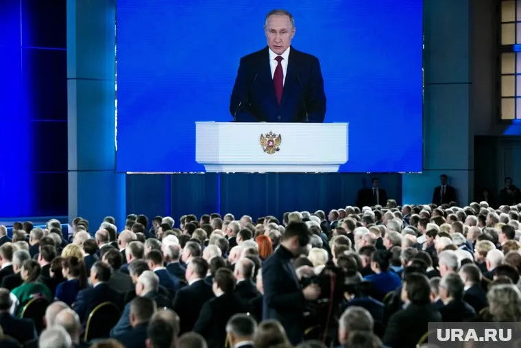 Ранее президент Владимир Путин создал рабочую группу, которая будет работать над поправками в Конституцию