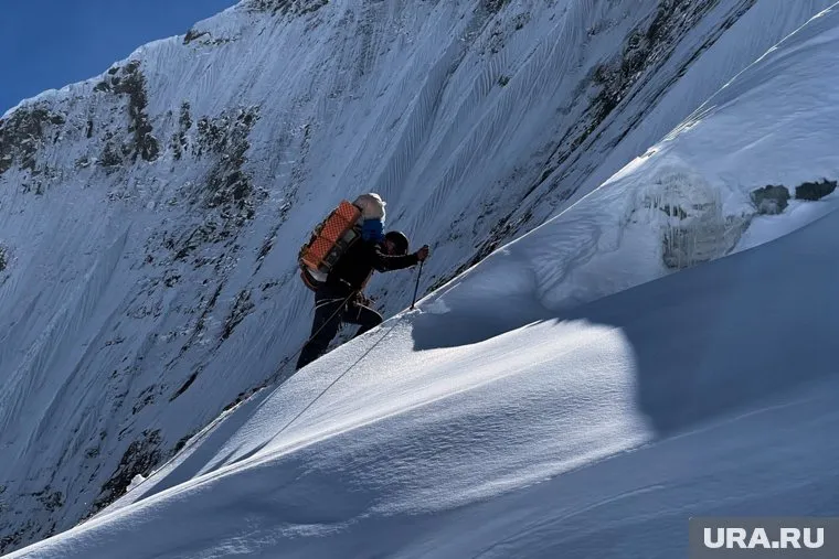 Альпинисты были связаны друг с другом веревкой