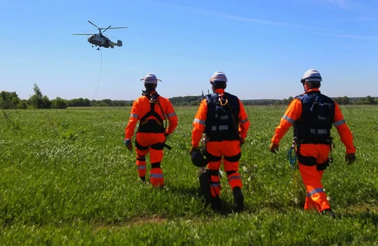 Землетрясение, вертолет, спасатели