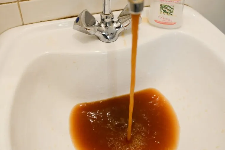 Вода. Челябинск., кран, водопровод, раковина, ржавая вода
