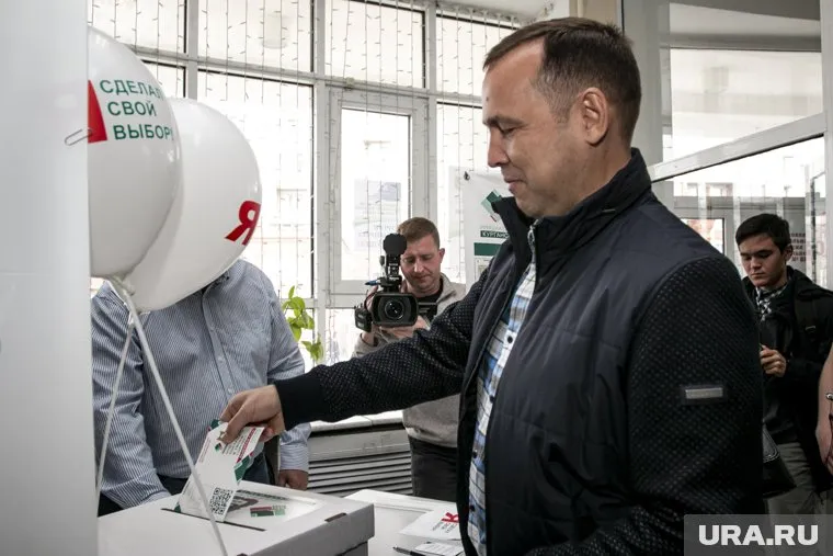 Вадим Шумков сохранил лидирующую позицию