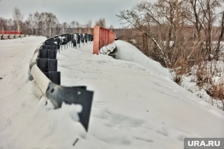 Жители опасаются, что мост может разрушиться