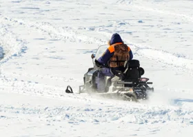 В ямальской тундре мужчина украл у вахтовиков снегоход, угрожая убийством