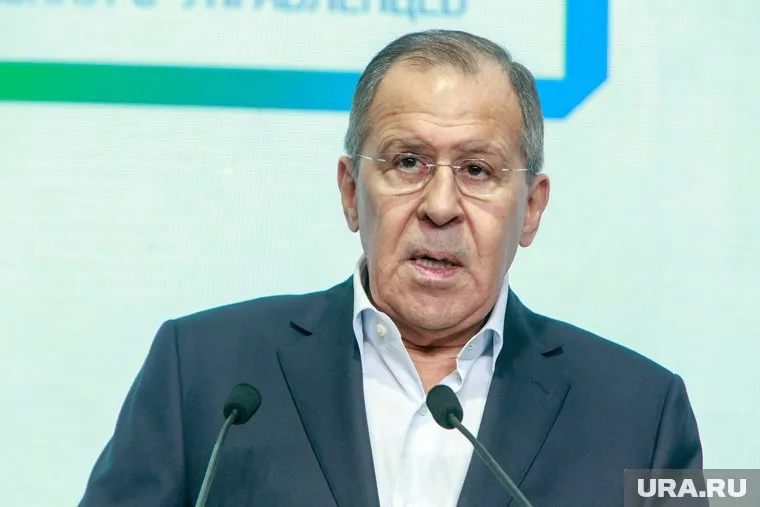 Киев саботирует переговоры с РФ о спецоперации так же, как и минские договоренности, заявил Сергей Лавров