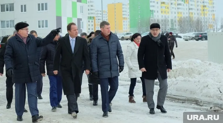 На стройплощадке побывали руководители округа и региона