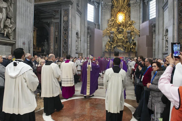 1 ноября в католических церквях проходят службы
