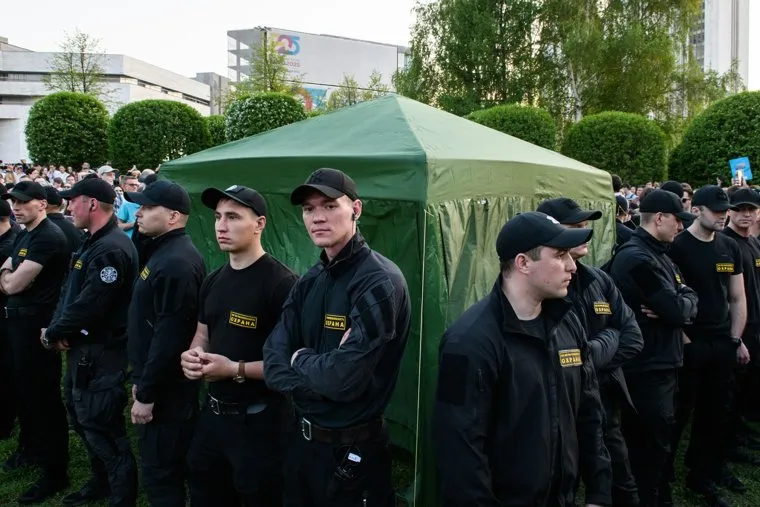 Первый день протестов против строительства храма Св. Екатерины в сквере около драмтеатра. Екатеринбург