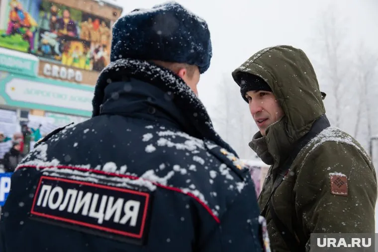Один из полицейских, пытаясь избежать наказания, представил фиктивную справку о полученном переломе руки.