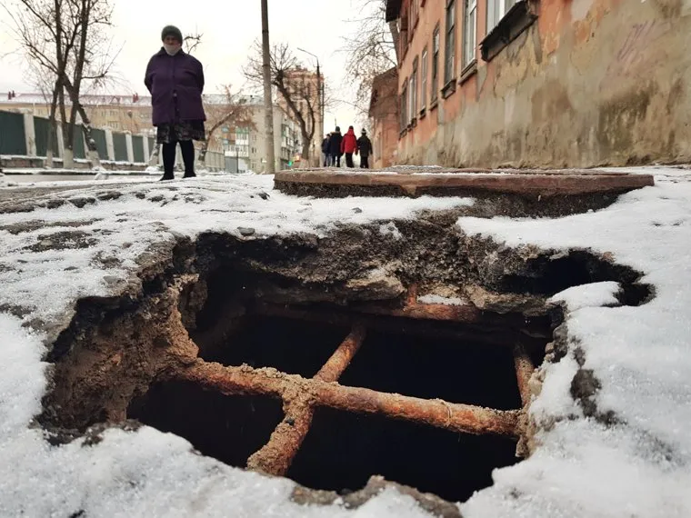 Благоустройство городского парка в снег. Курган 