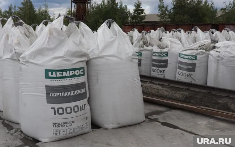Основным материалом для рабочих на любой стройке является цемент
