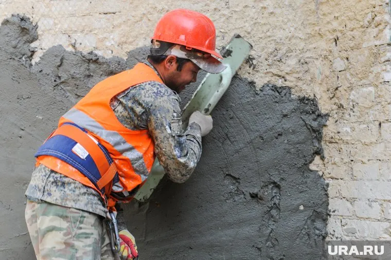 У штукатуров в Тюмени за год зарплаты выыросли на 100%