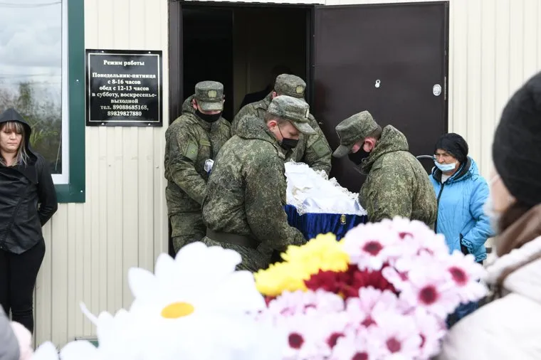 Прощание с Иваном Катлинских в селе Бердюжье. Тюменская область