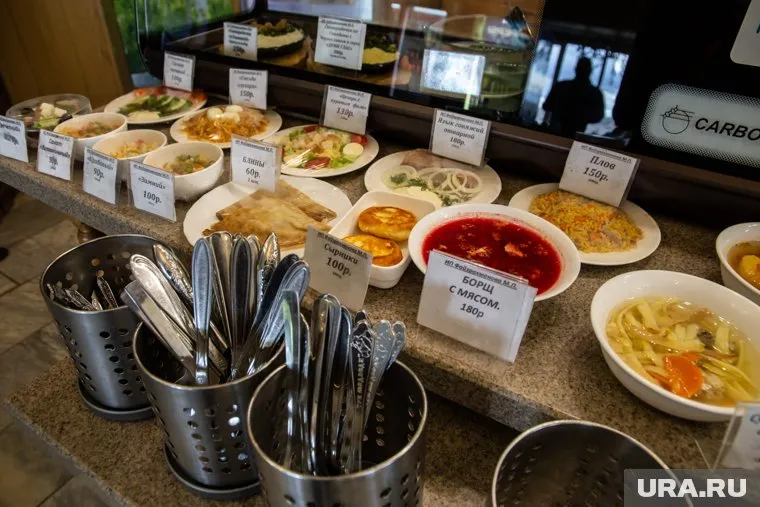 В России предложили размещать итоги проверок заведений общепита на их витринах