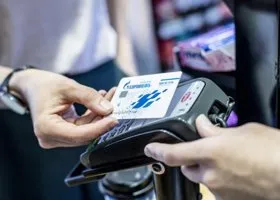 Крупная сеть АЗС отказывается от чеков