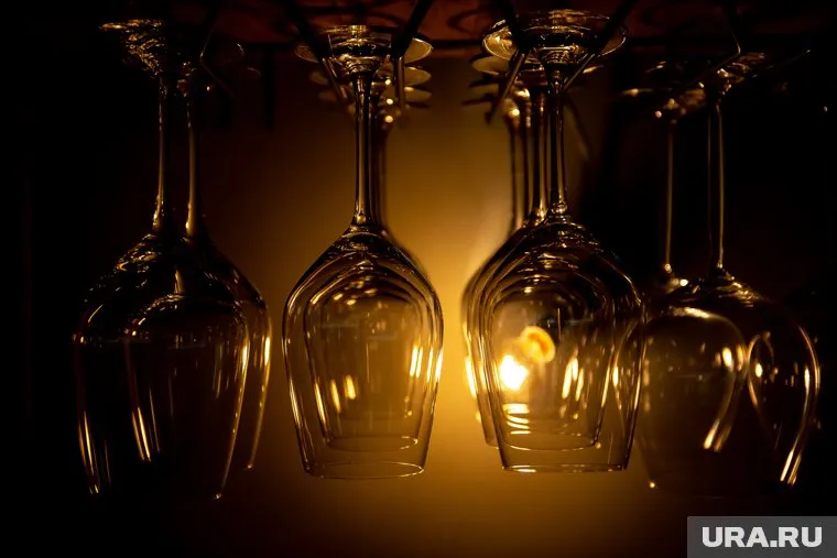 Мужчина обещал девочка красивую жизнь и совращал