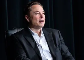 «Заманчиво»: Маск отреагировал на угрозу Трампа о депортации